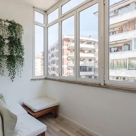 Cinecitta Gem Flat With Veranda Apartman *