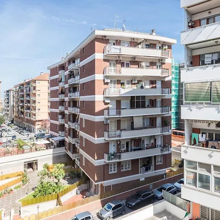 Cinecitta Gem Flat With Veranda Apartman *