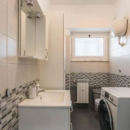 Cinecitta Gem Flat With Veranda Apartman